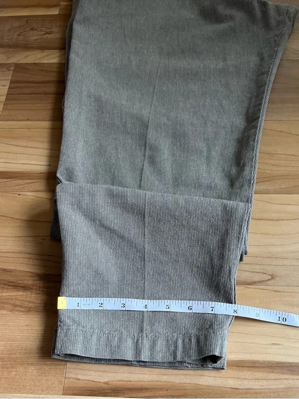 Lee Casuals Khaki Pleated Pants Relaxed Fit 31x30 Wrinkle Free